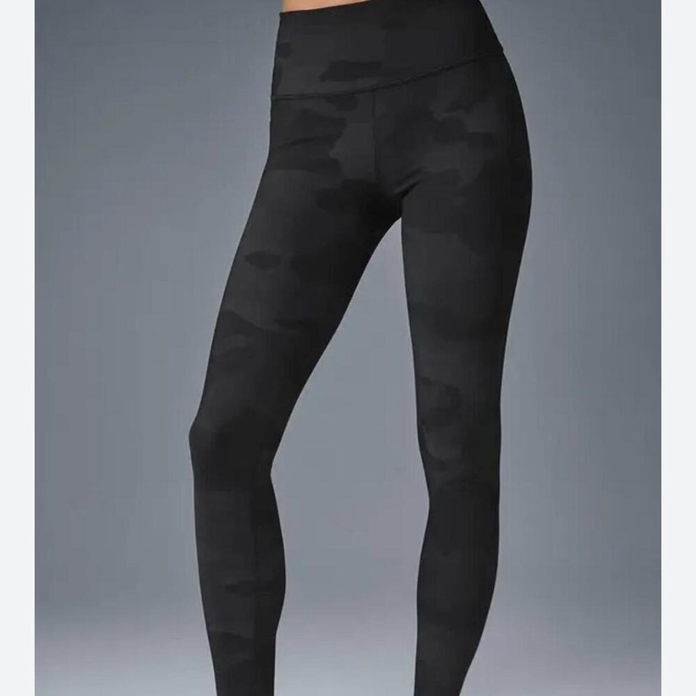 Alo yoga black camo leggings